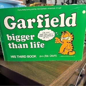 First edition paperback book 3rd book in series Garfield Bigger Than Life Book